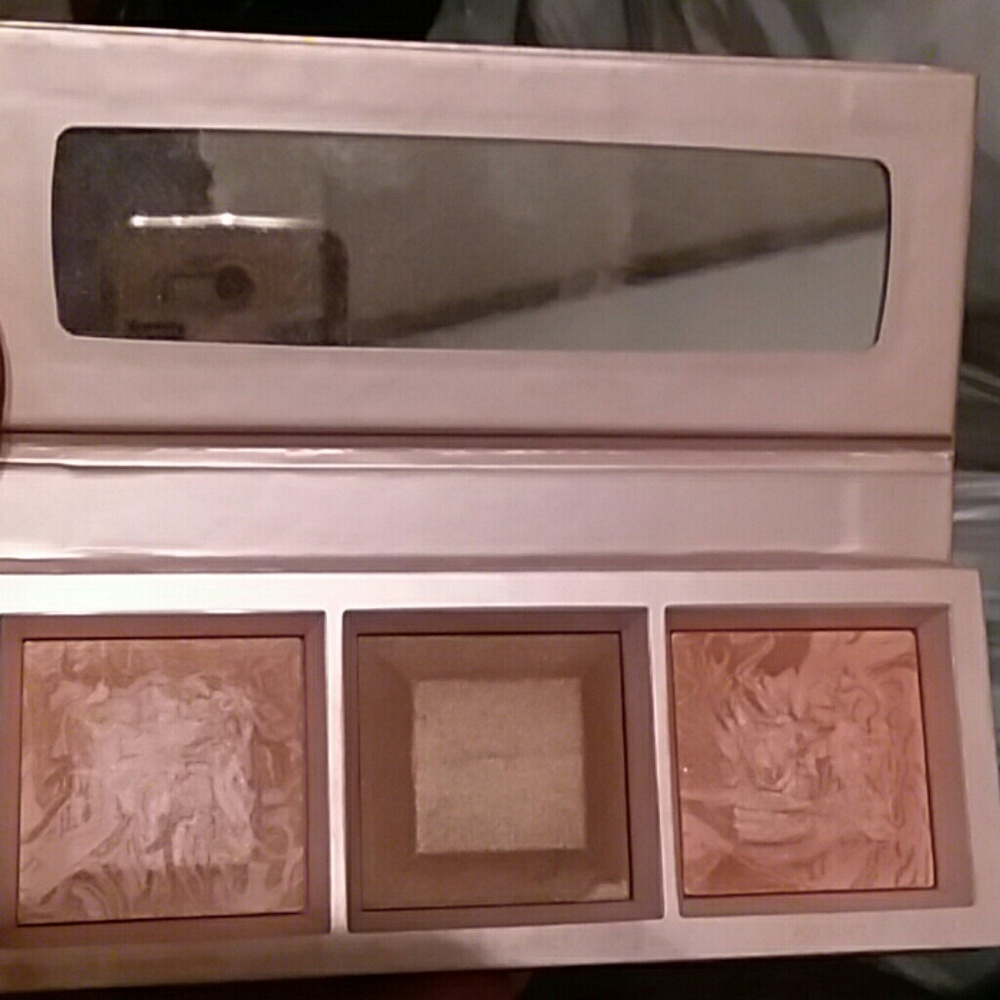 BareMinerals Crystalline Glow bronzer and highligh